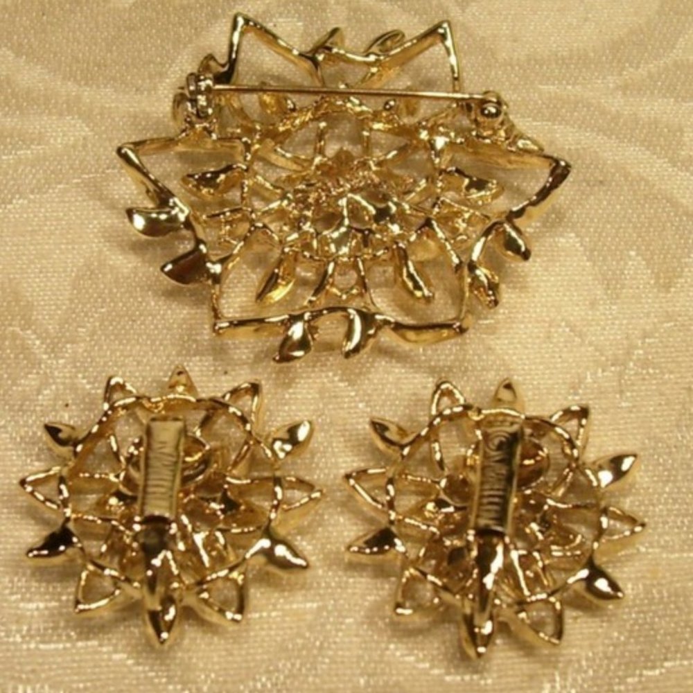 Sarah Coventry Gold Floral Brooch Set - Picture 3 of 3